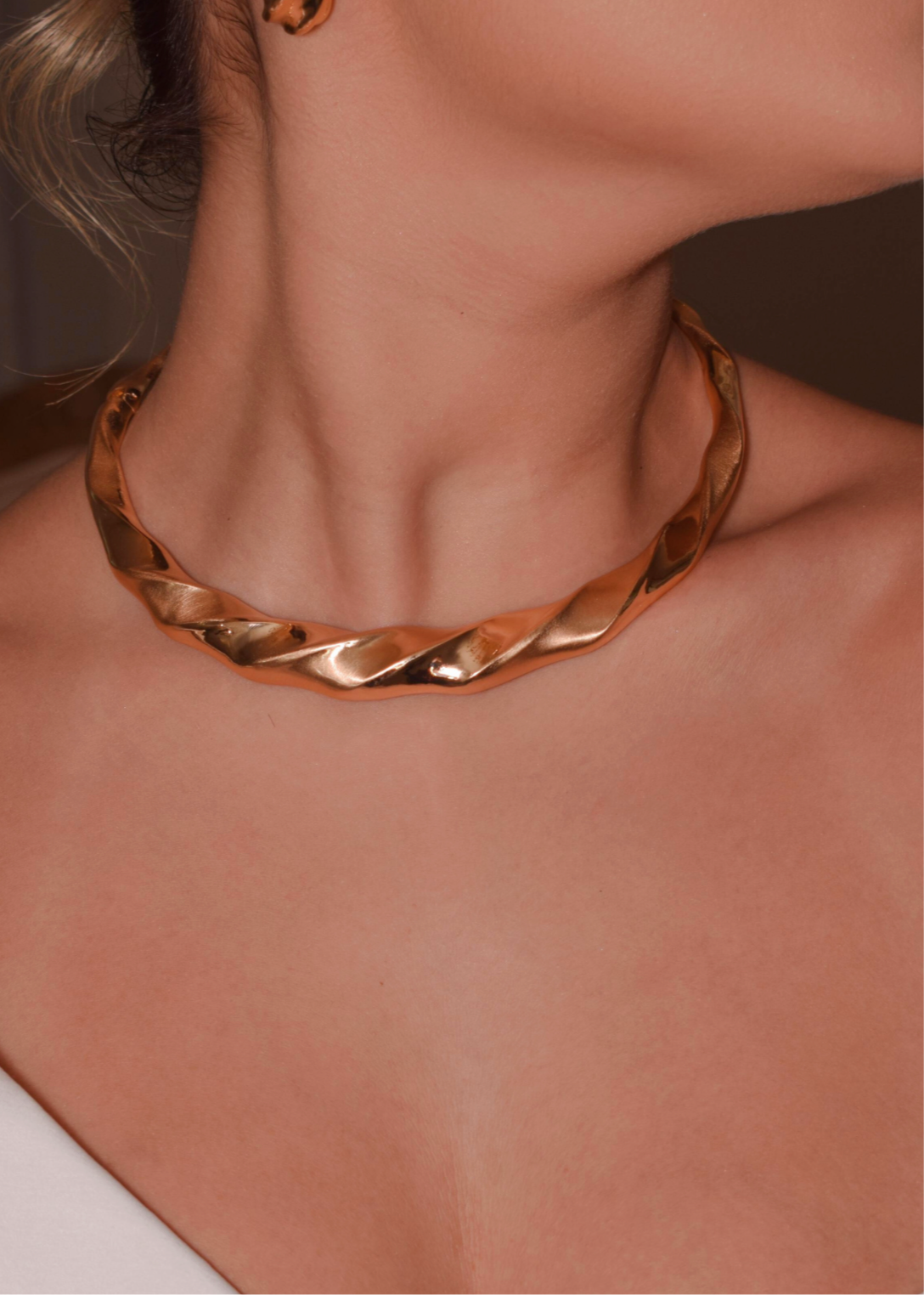 Matte worked necklace and earring set