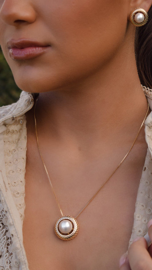 round pearl necklace