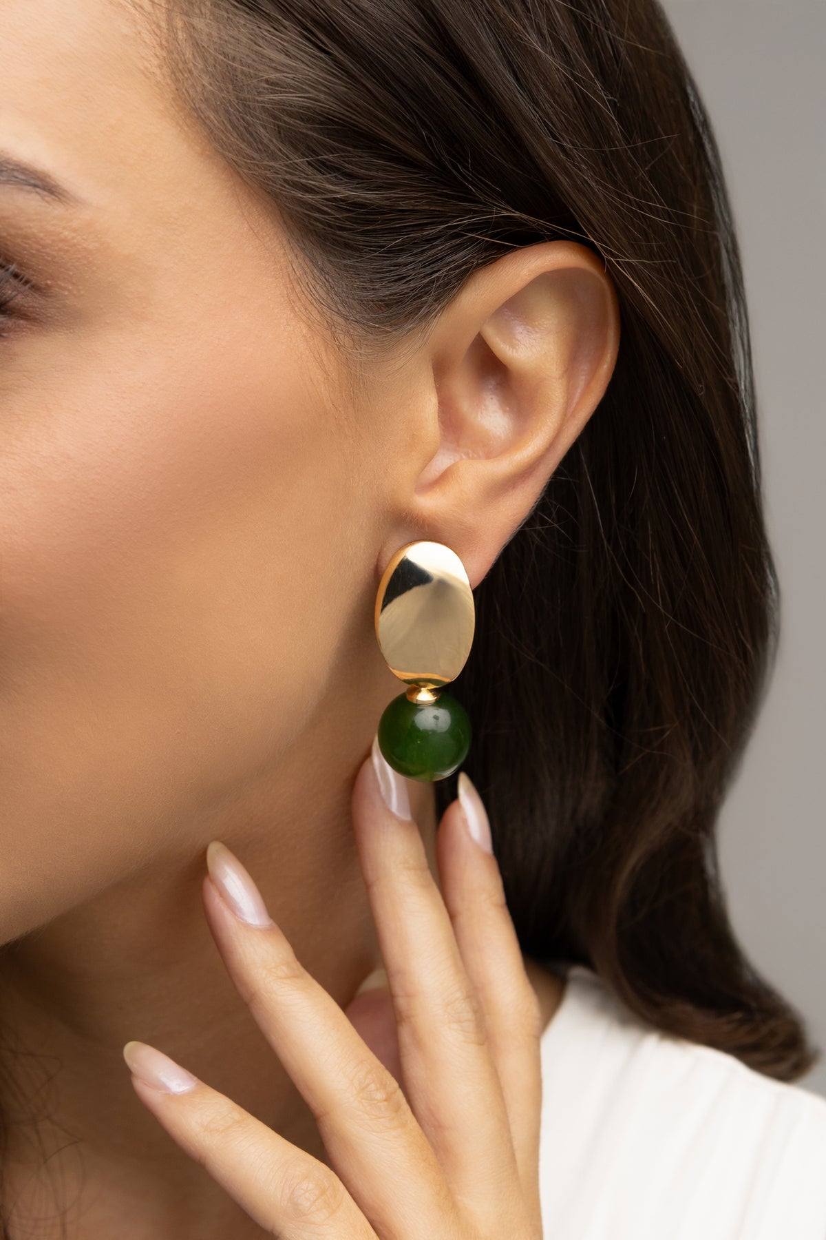 Minimalist Jade-Tone Oval Earrings – 18k Gold Plated
