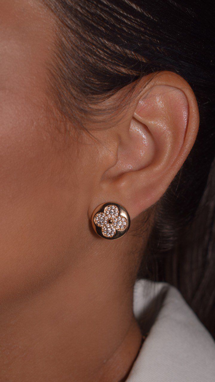 Gold Circle Stud Earrings with Pave Clover – Delicate and Elegant