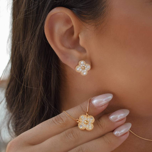 Set of studded clover inspiration