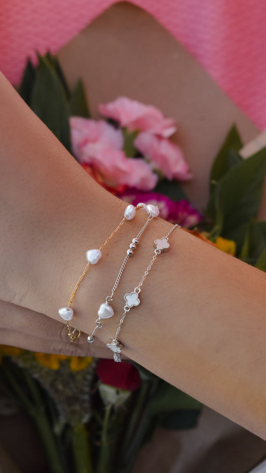 Synthetic pearl heart bracelet