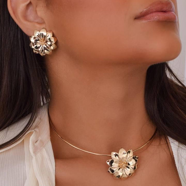 Gold Floral Hoop Necklace Set