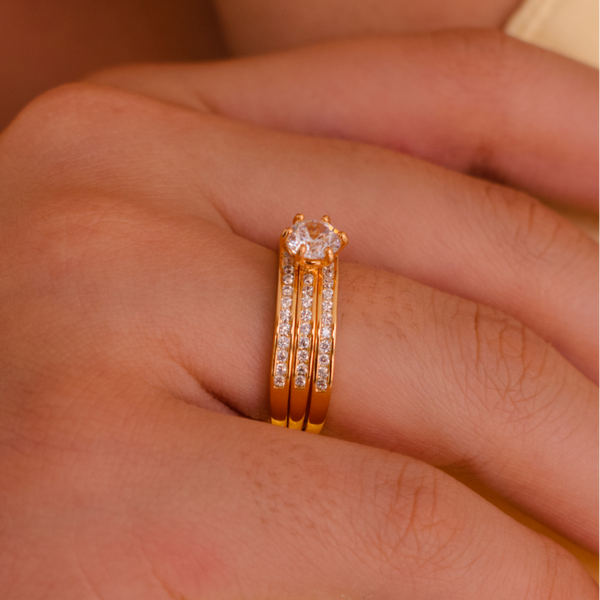 Three-row zirconia ring with stone in the middle