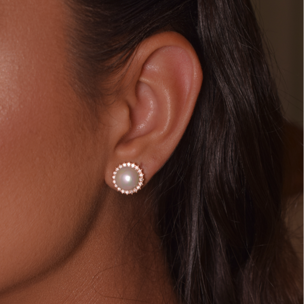 Engraved pearl earring