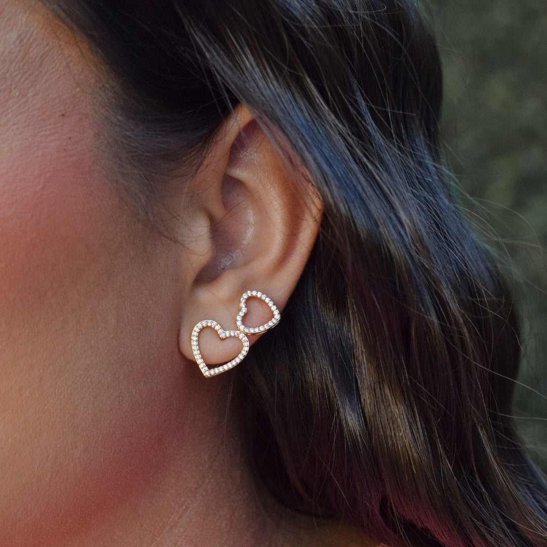 Medium studded earring