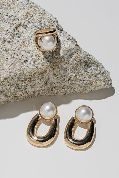 Sculptural Shell Pearl & Metal Drop Earrings – 18k Gold Plated