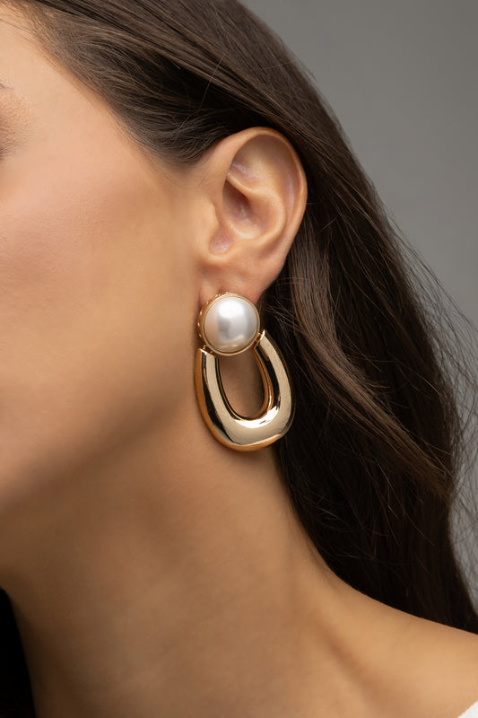 Sculptural Shell Pearl & Metal Drop Earrings – 18k Gold Plated