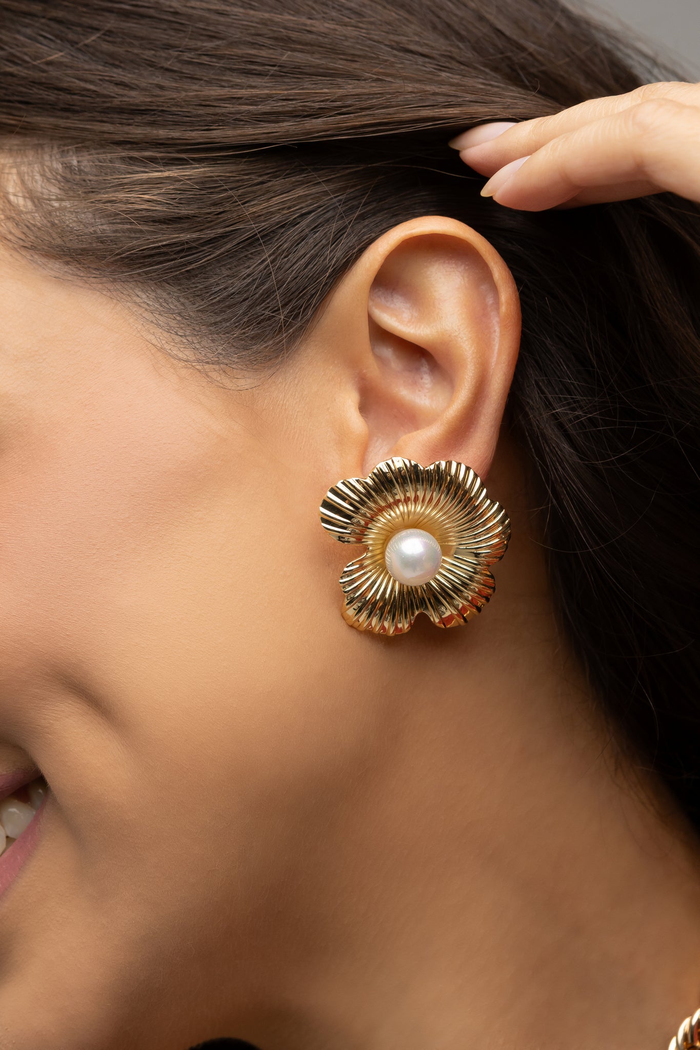 Shell Pearl Flower Earrings