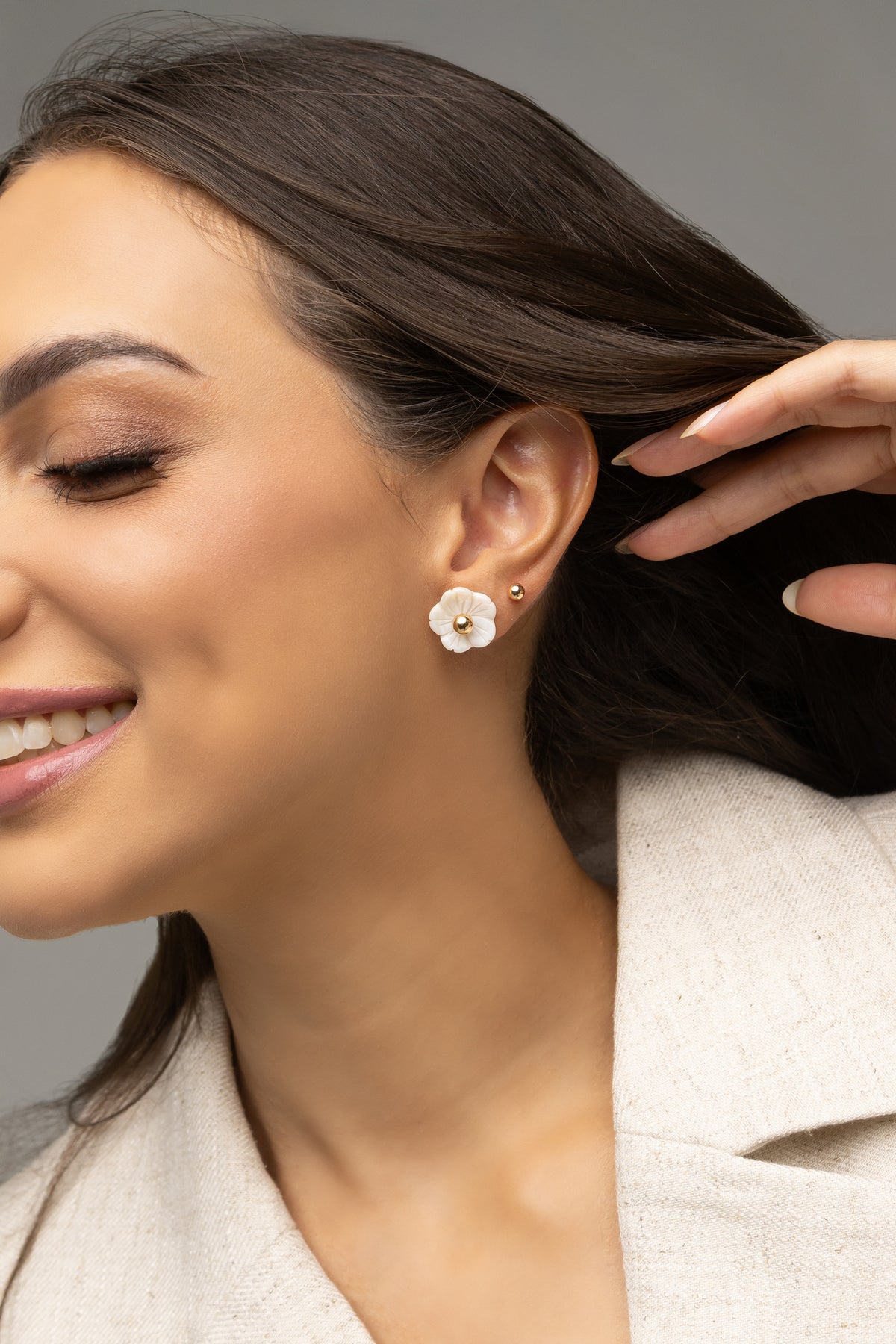 Mother of Pearl Flower Earrings – 18k Gold Plated