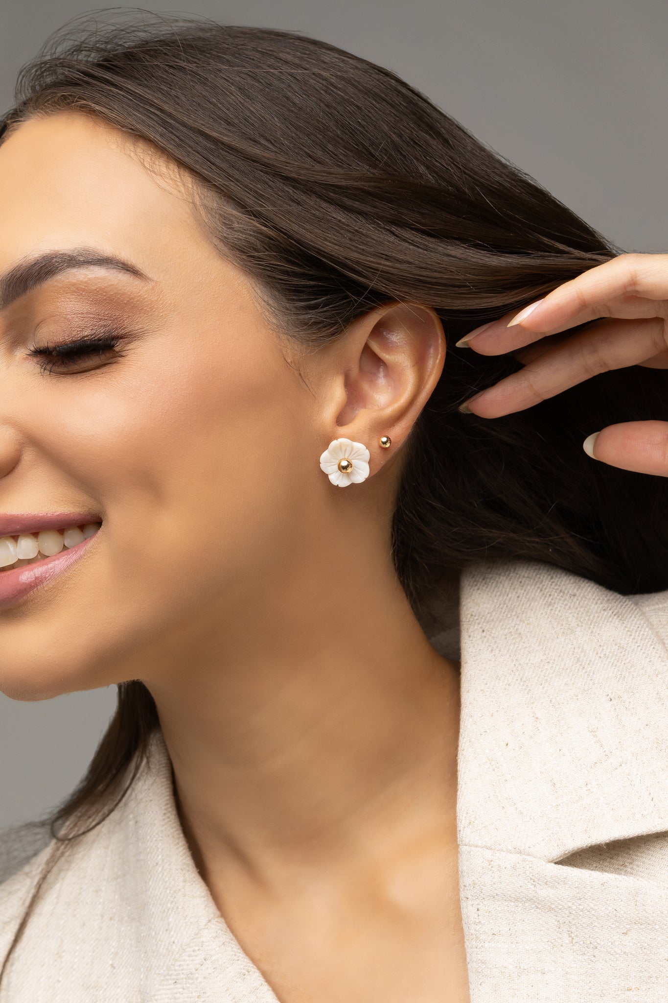 Mother of Pearl Flower Earrings – 18k Gold Plated