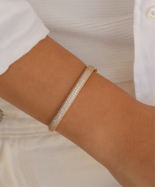Elegant zirconia bracelet