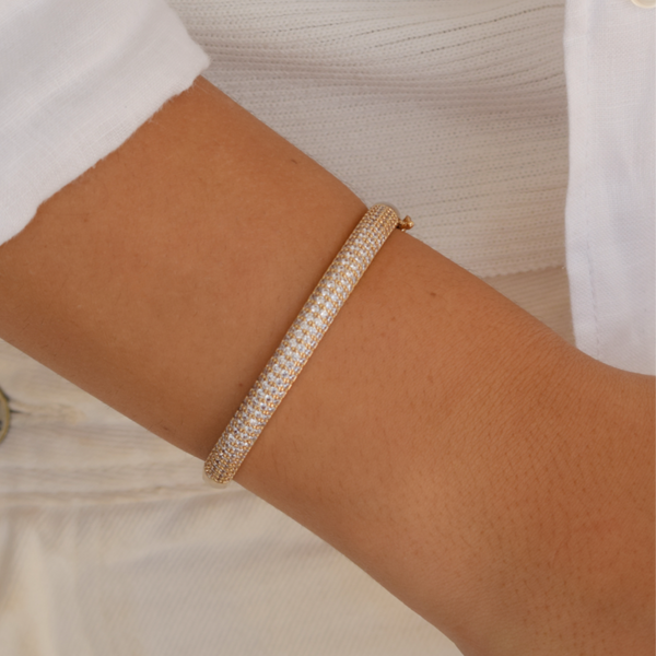Elegant zirconia bracelet