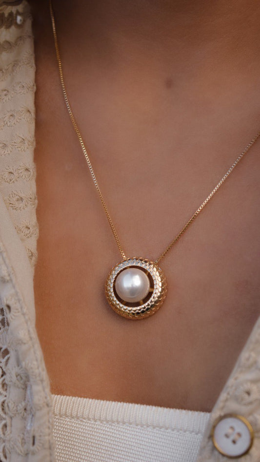 round pearl necklace