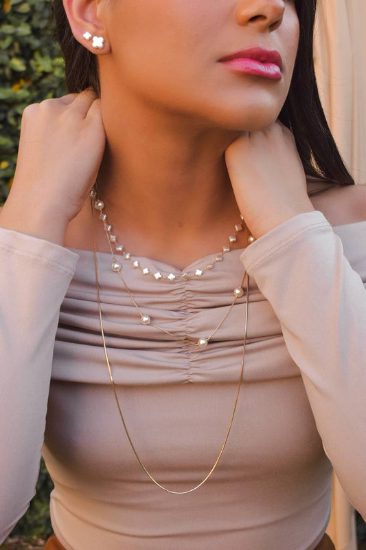 Synthetic pearl clover inspiration necklace
