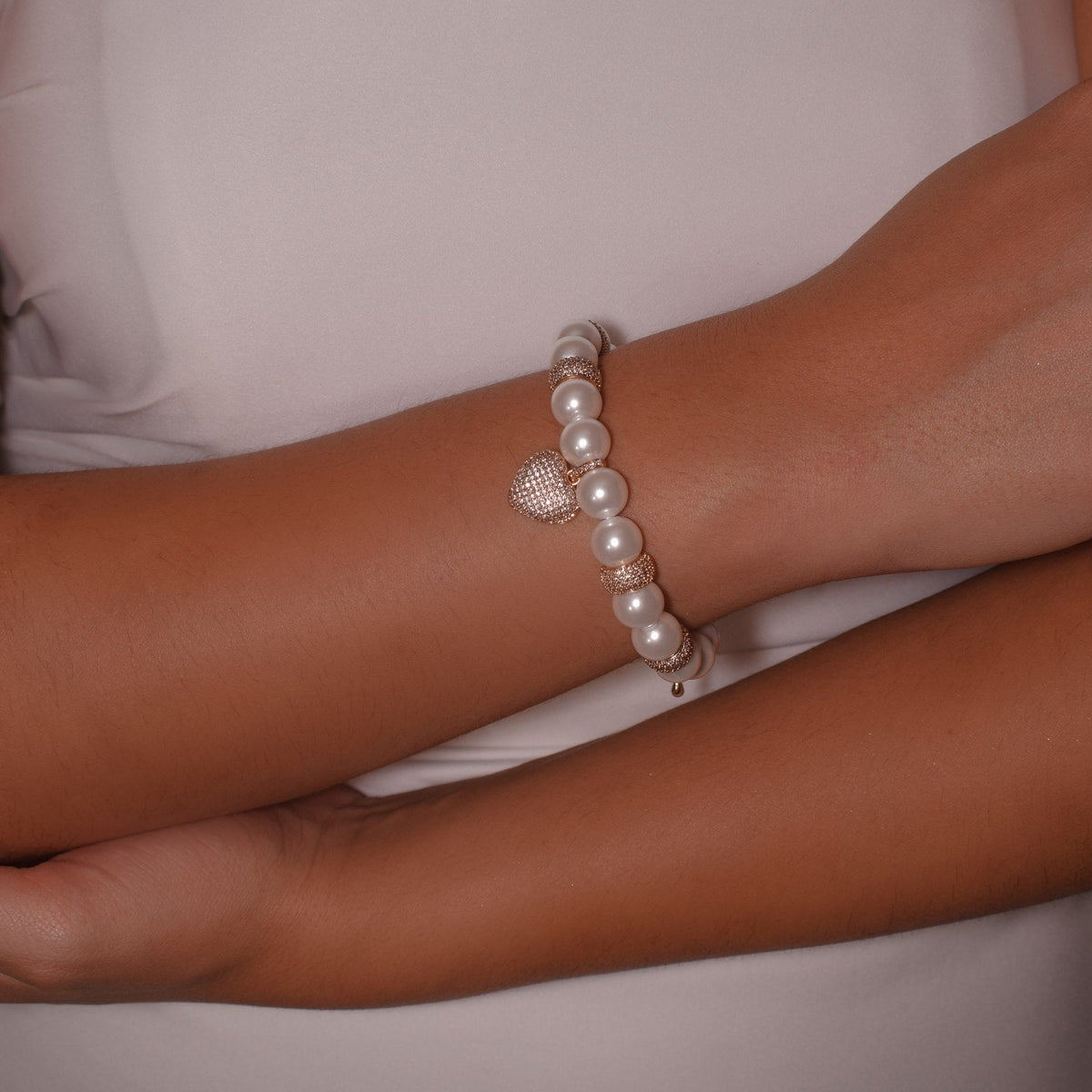 Large pearl bracelet with zirconia