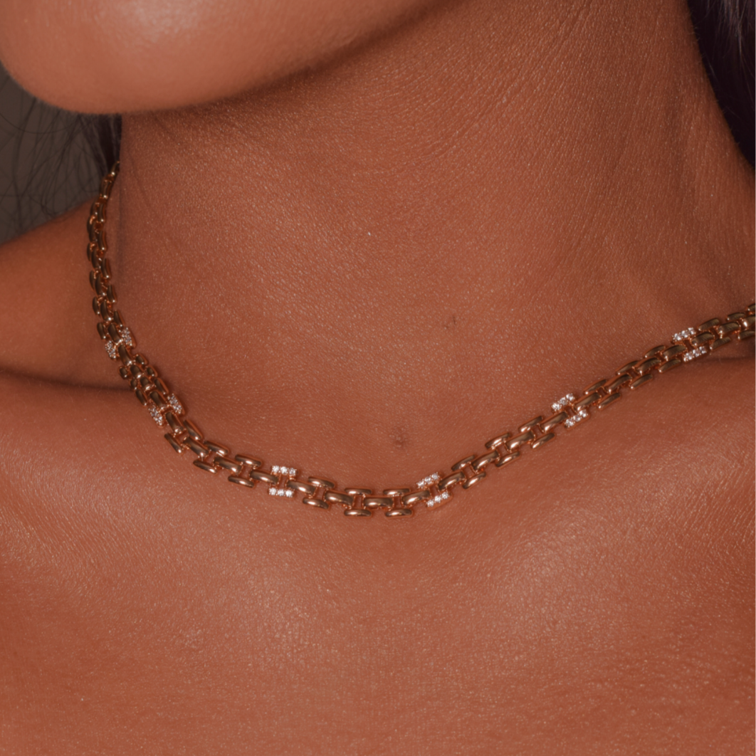 Inspired necklace with zirconia details