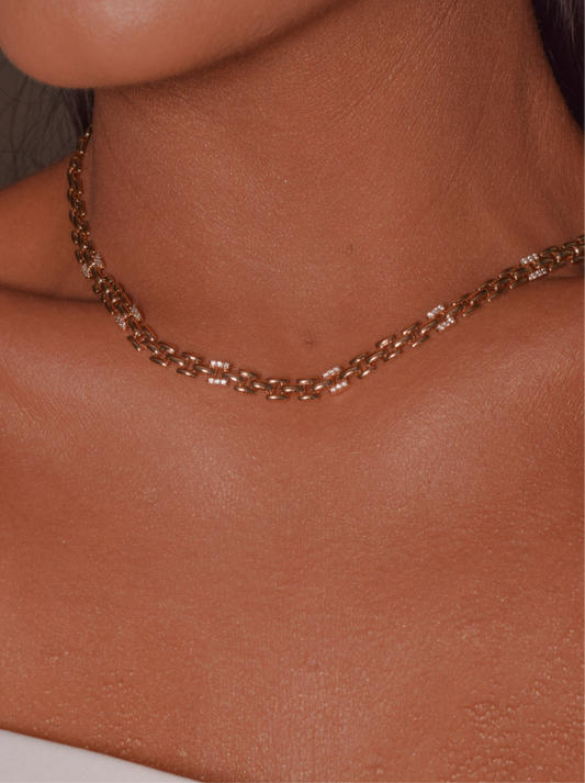 Inspired necklace with zirconia details