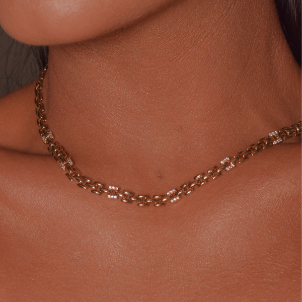 Inspired necklace with zirconia details