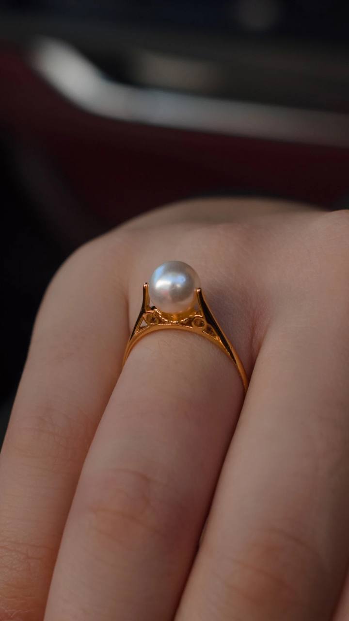 Pearl Ring with Detailed Band
