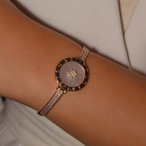 Zirconia inspired bracelet with mother of pearl