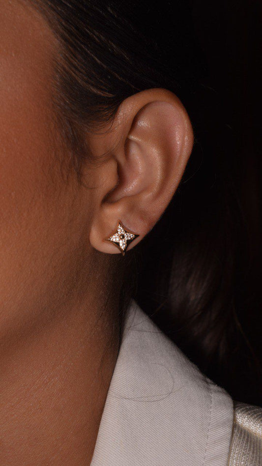 Star-Shaped Clover Stud Earrings with Pave Center – Delicate and Shiny