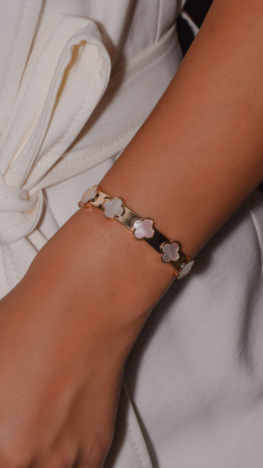 Gold Clover Bangle Bracelet with Mother-of-Pearl – Elegant and Meaningful